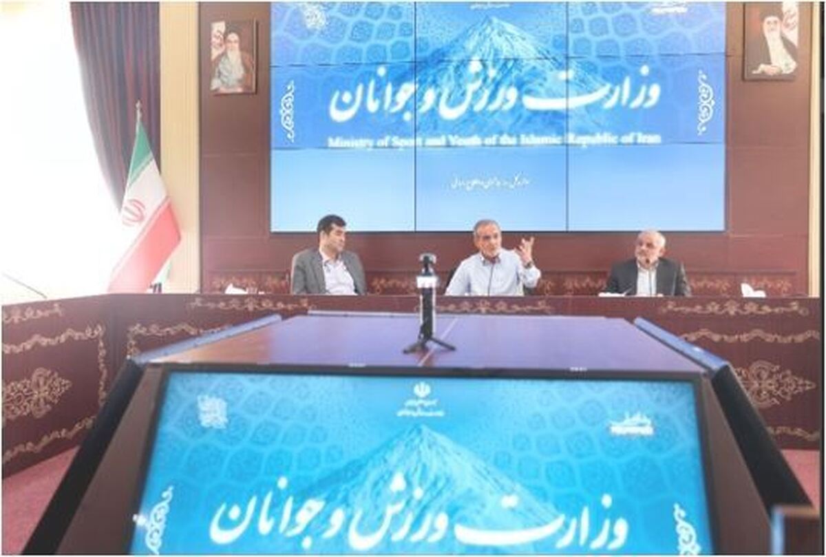 پزشکیان: توزیع عادلانه فضا‌های ورزشی اولویت وزارت ورزش باشد