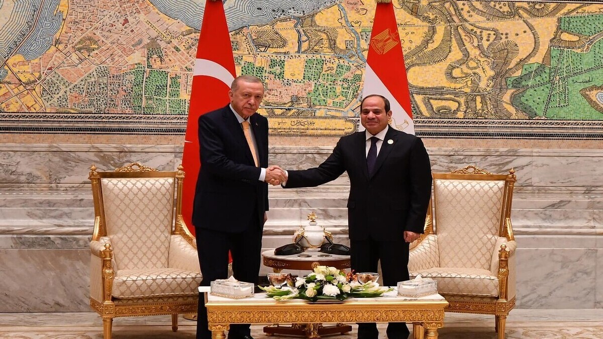 سیسی به اردوغان بر لزوم حفظ وحدت و استقلال سوریه و آغاز یک روند سیاسی که همه را در بر می‌گیرد تأکید می‌کند