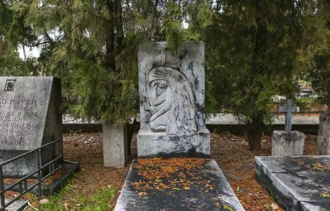 قبرستانی مخوف در دل تهران که مثلش رو فقط در فیلم‌ها دیده‌اید