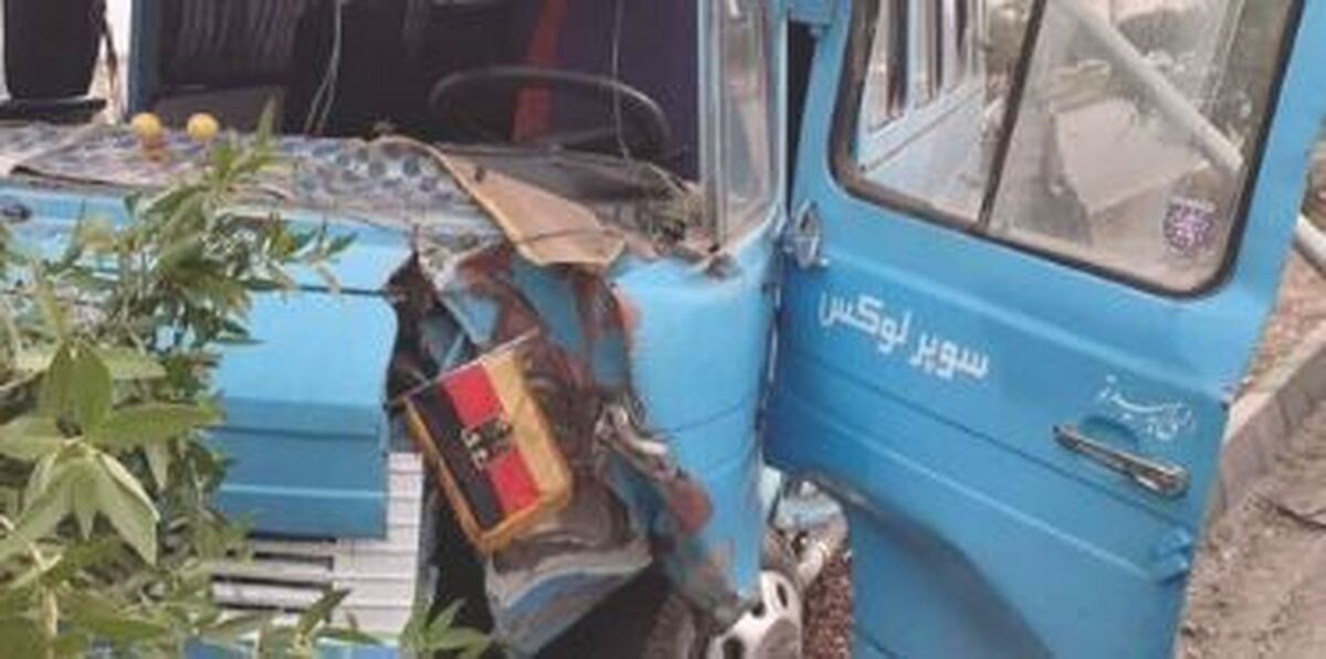 مصدومیت ۱۳ نفر براثر واژگونی مینی‌بوس در مریوان