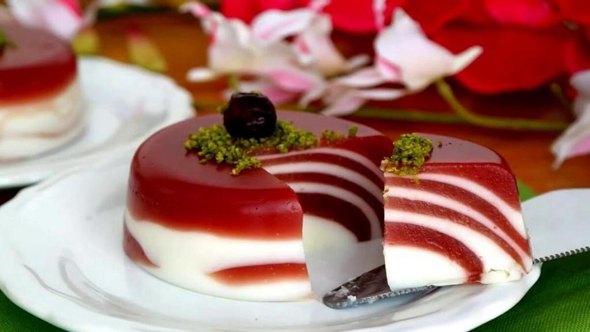 عروس خانم‌ها با درست کردن این دسر تاتلی زبرا اناری حسابی در شب یلدا دلبری کنید