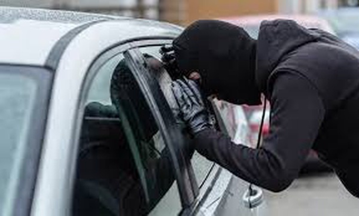 دستگیری سارقان محتویات داخل خودرو در مرند