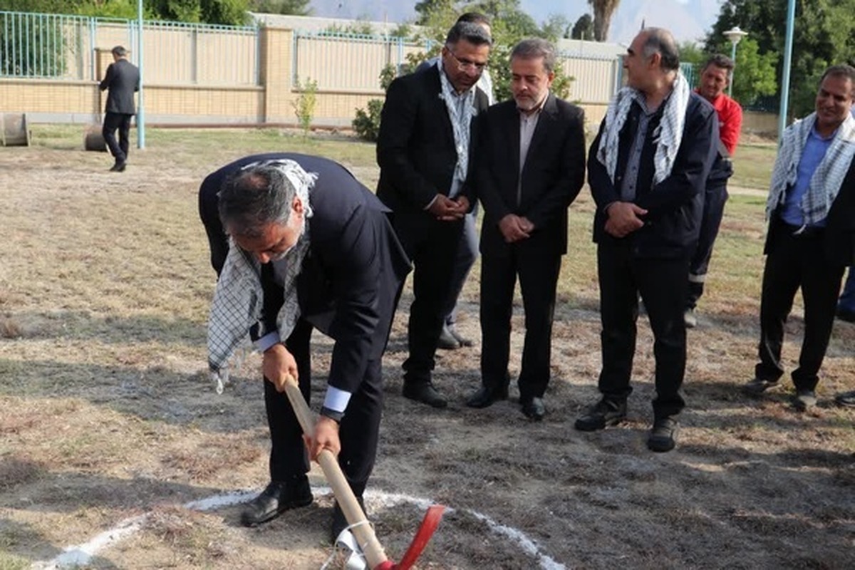 کلنگ زنی دو سالن کتابخانه در شرکت بهره برداری نفت و گاز گچساران