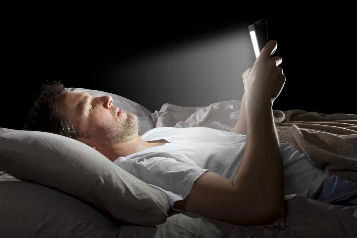 بردن تلفن هوشمند به رختخواب وحشتناک‌تر از آنچه تصور کنید!