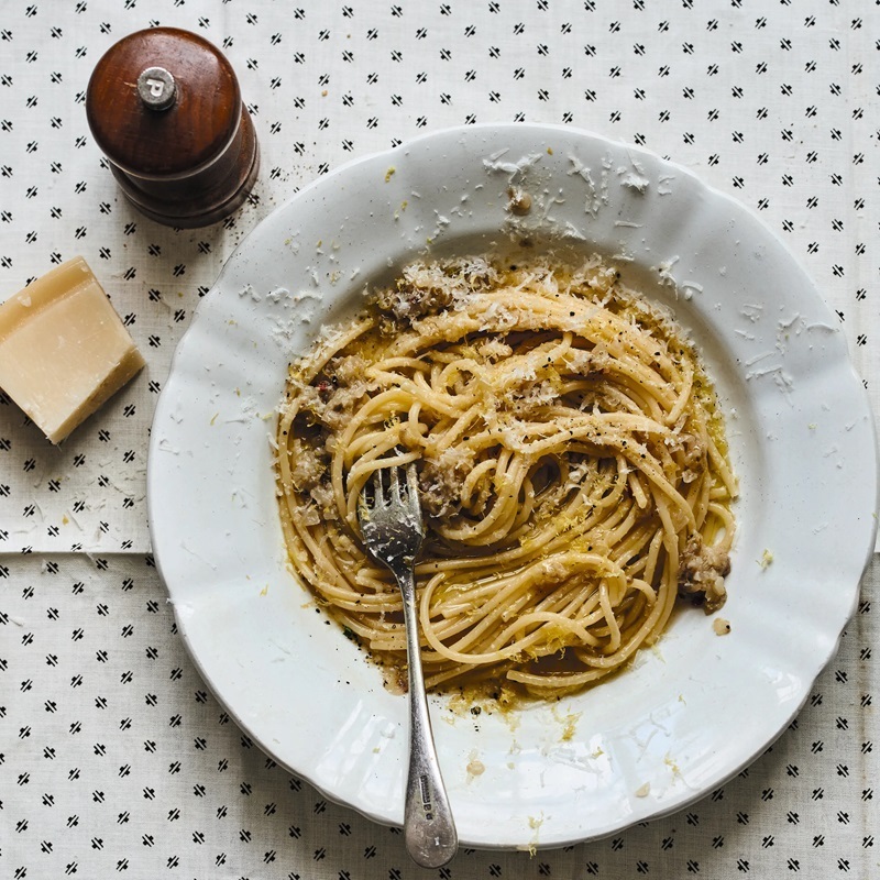 طرز تهیه یک اسپاگتی اصیل ایتالیایی بدون نیاز به مواد اولیه!