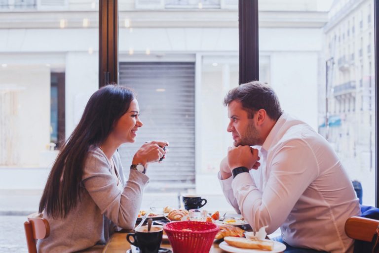 بهبود مهارت‌های آشنایی برای شروع یک رابطه عاطفی با رعایت این قوانین