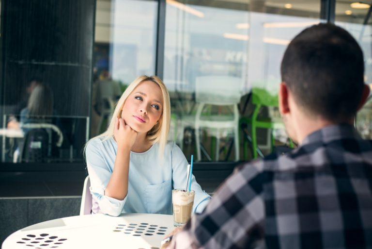 بهبود مهارت‌های آشنایی برای شروع یک رابطه عاطفی با رعایت این قوانین