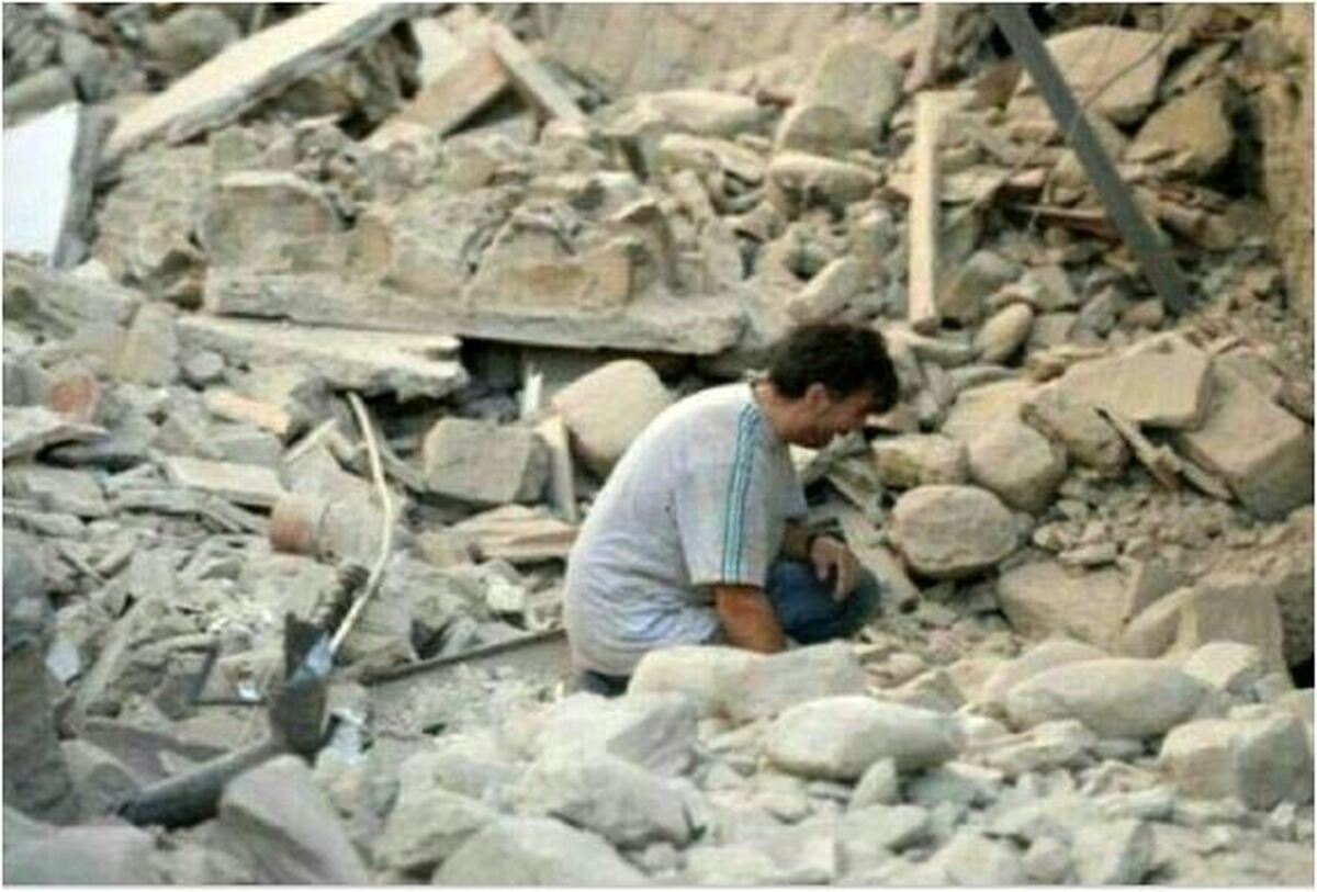 تصاویر ثبت شده قدیمی مربوط به عیادت و حضور انسان دوستانه چهره‌های معروف در بیمارستان بعد از حادثه بم
