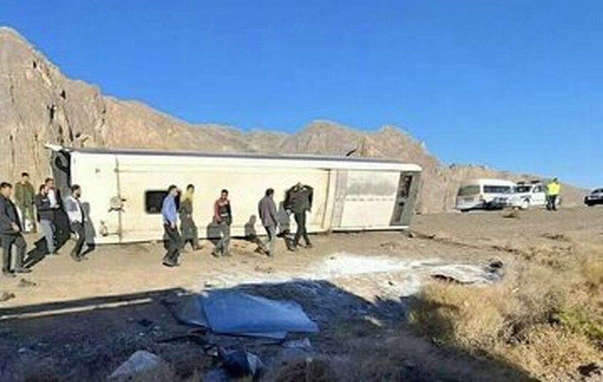 یک کشته وهفت مصدوم در اثر واژگونی اتوبوس حامل کارگران