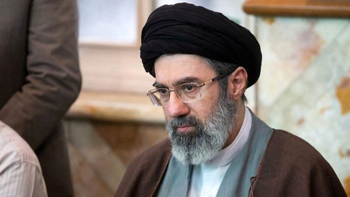 نگاهی به زندگی شخصی و سیاسی سید مجتبی خامنه‌ای