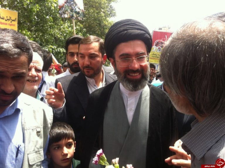 نگاهی به زندگی شخصی و سیاسی سید مجتبی خامنه‌ای