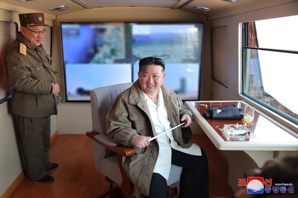 تصاویر| کره شمالی مدل جدیدی از موشک پدافند هوایی را آزمایش کرد تصاویر| کره شمالی مدل جدیدی از موشک پدافند هوایی را آزمایش کرد