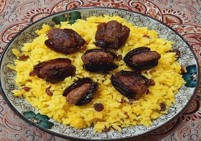 انواع روش‌ها برای پخت خرما پلو؛ بمب انرژی برای روزه داران