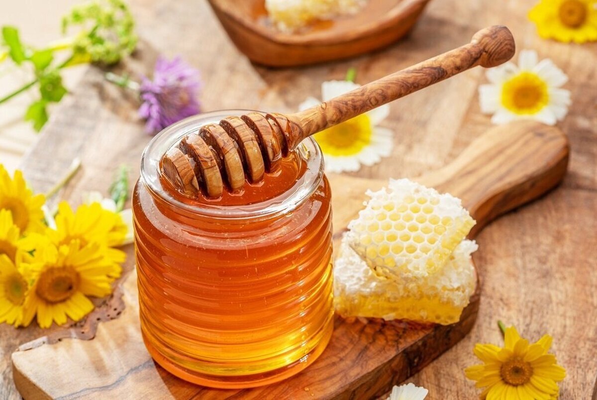 ریختن عسل در نوشیدنی داغ باعث ایجاد سم میشود؟