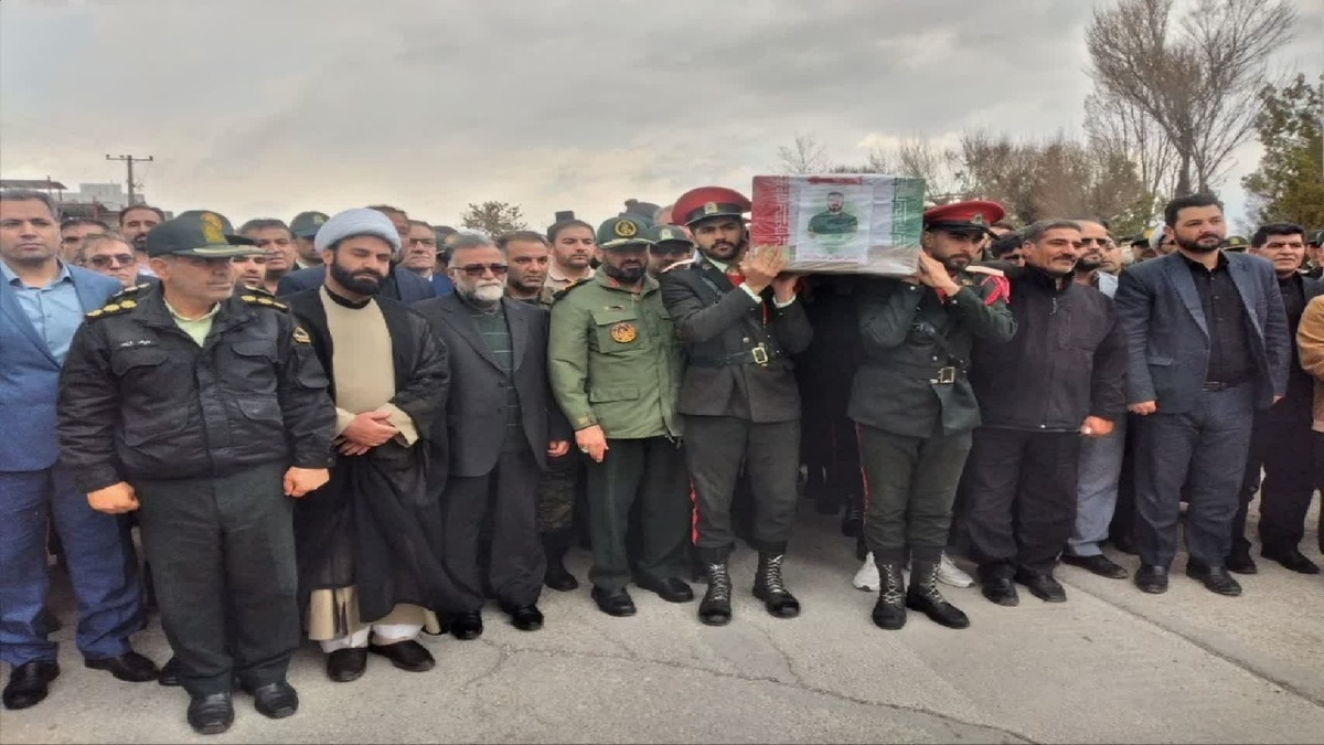 مراسم تشییع پیکر شهید «مهران پیری» در دلفان برگزار شد