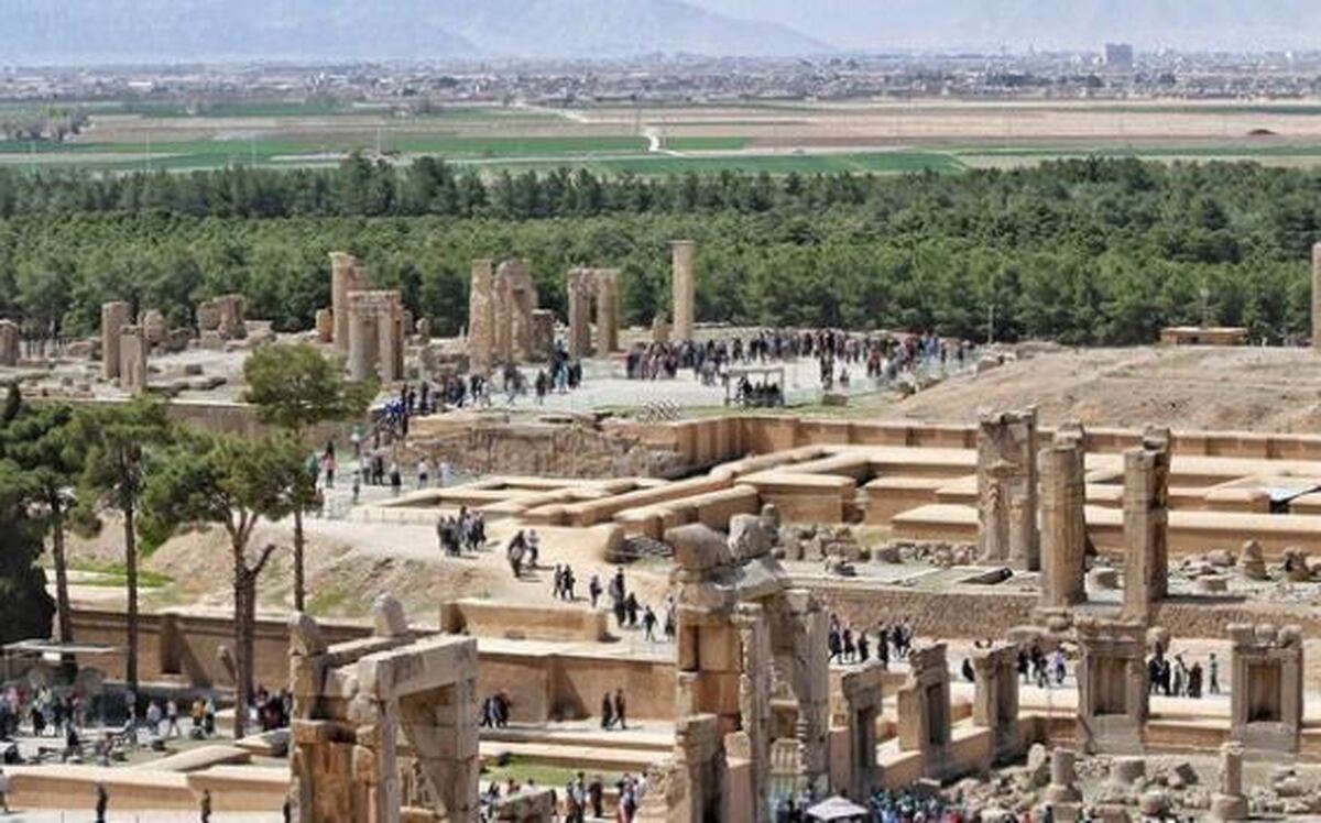تخت جمشید میزبان ۲۸ هزار مهمان نوروزی شد