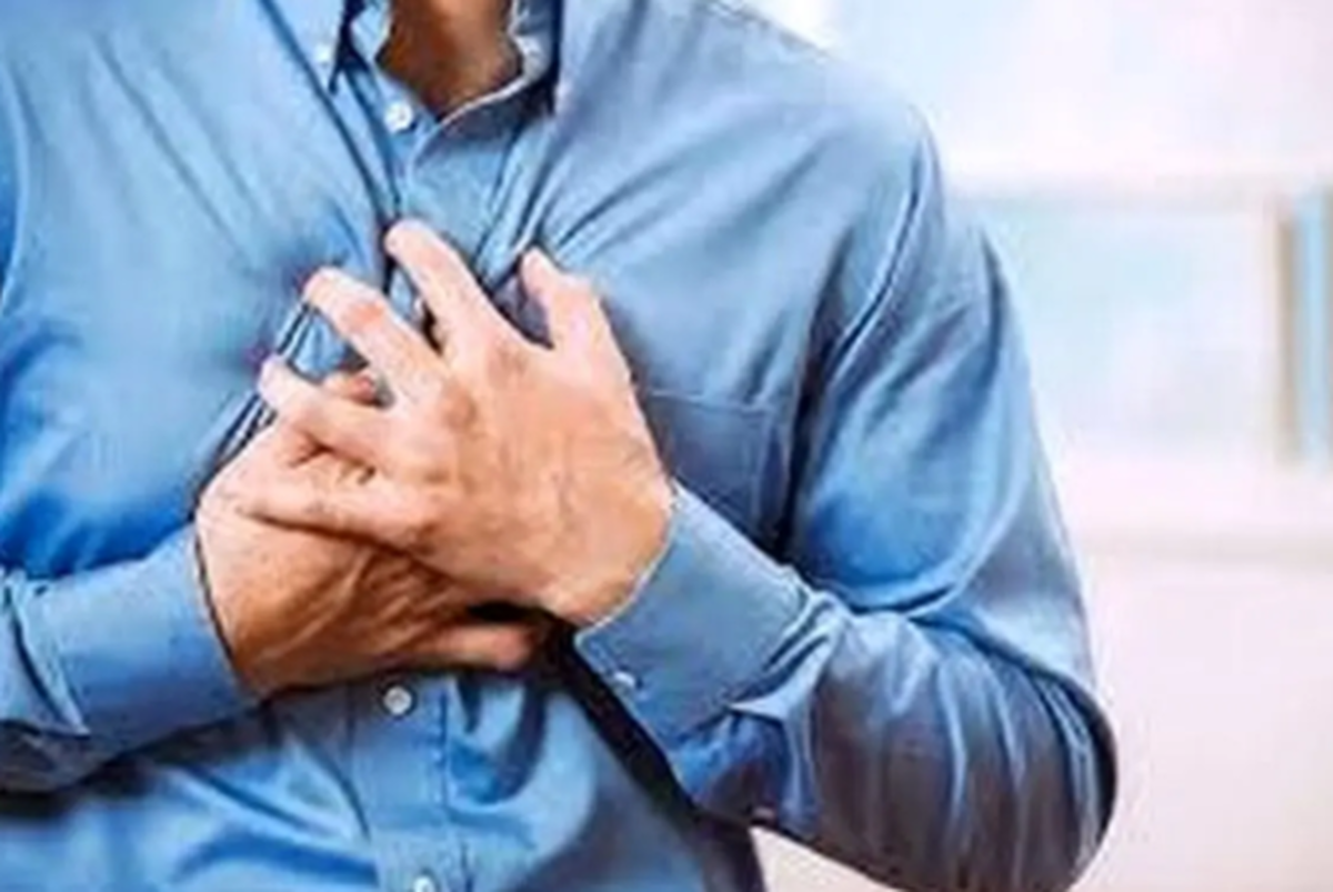 آشنایی با ۸ نشانه اولیه سکته قلبی!