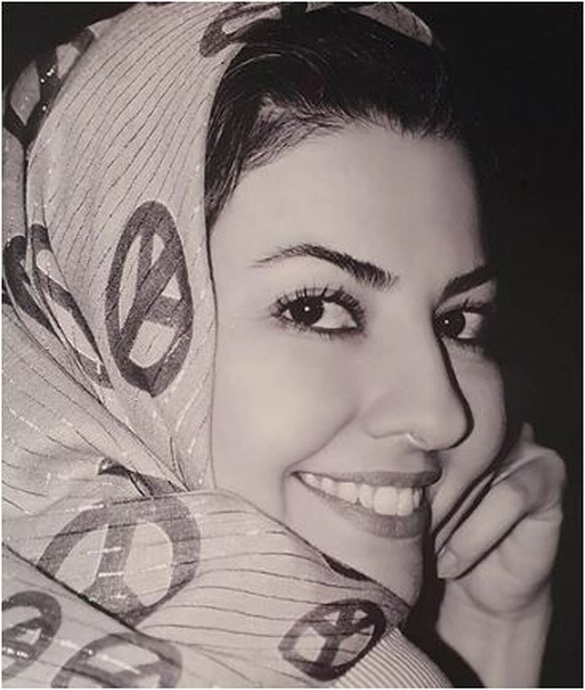 رونمایی آناهیتا همتی از سورپرایز تولدش توسط همسر سن و سال دارش/چه کیک بامزه‌ای داره!