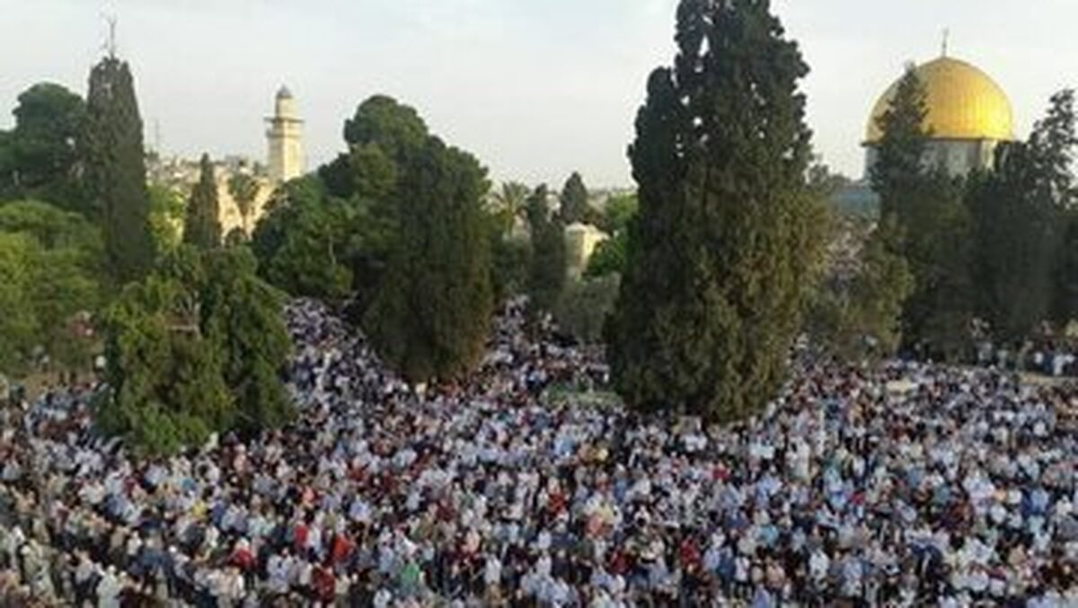 اقامه نماز عید فطر در مسجدالأقصی با وجود محدودیت های رژیم صهیونیستی