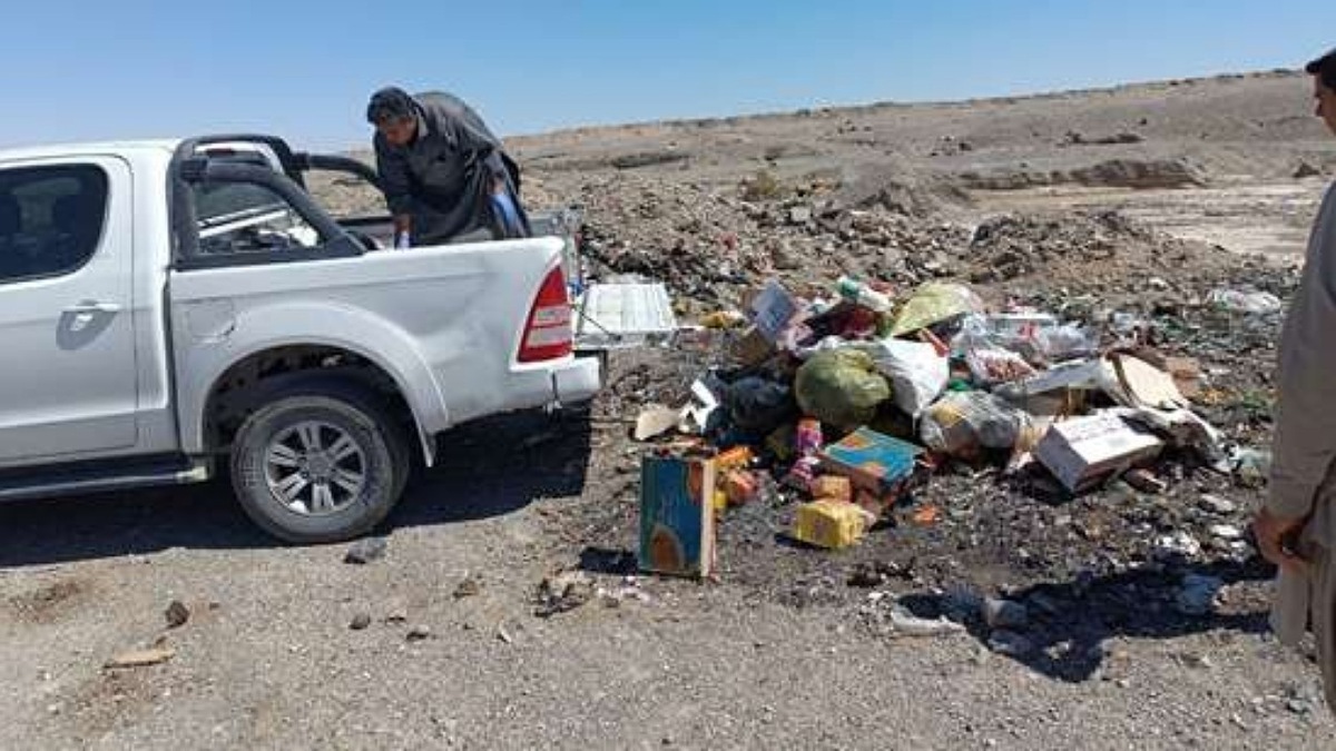 جمع آوری و امحا بیش از هزار کیلوگرم مواد غذایی فاقد شرایط مصرف انسانی در میرجاوه