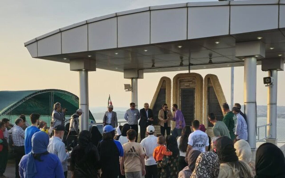 توزیع بسته‌های فرهنگی بین میهمانان نوروزی در سد کرخه اندیمشک