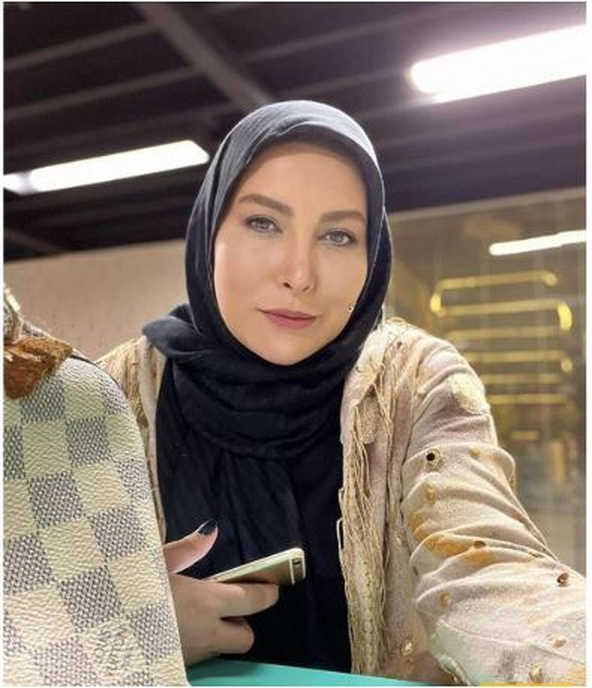 سلفی خواهرانه فریبا نادری کنار خواهر جذاب و تو دل برویش/شباهت شان شوکه تان می‌کند!