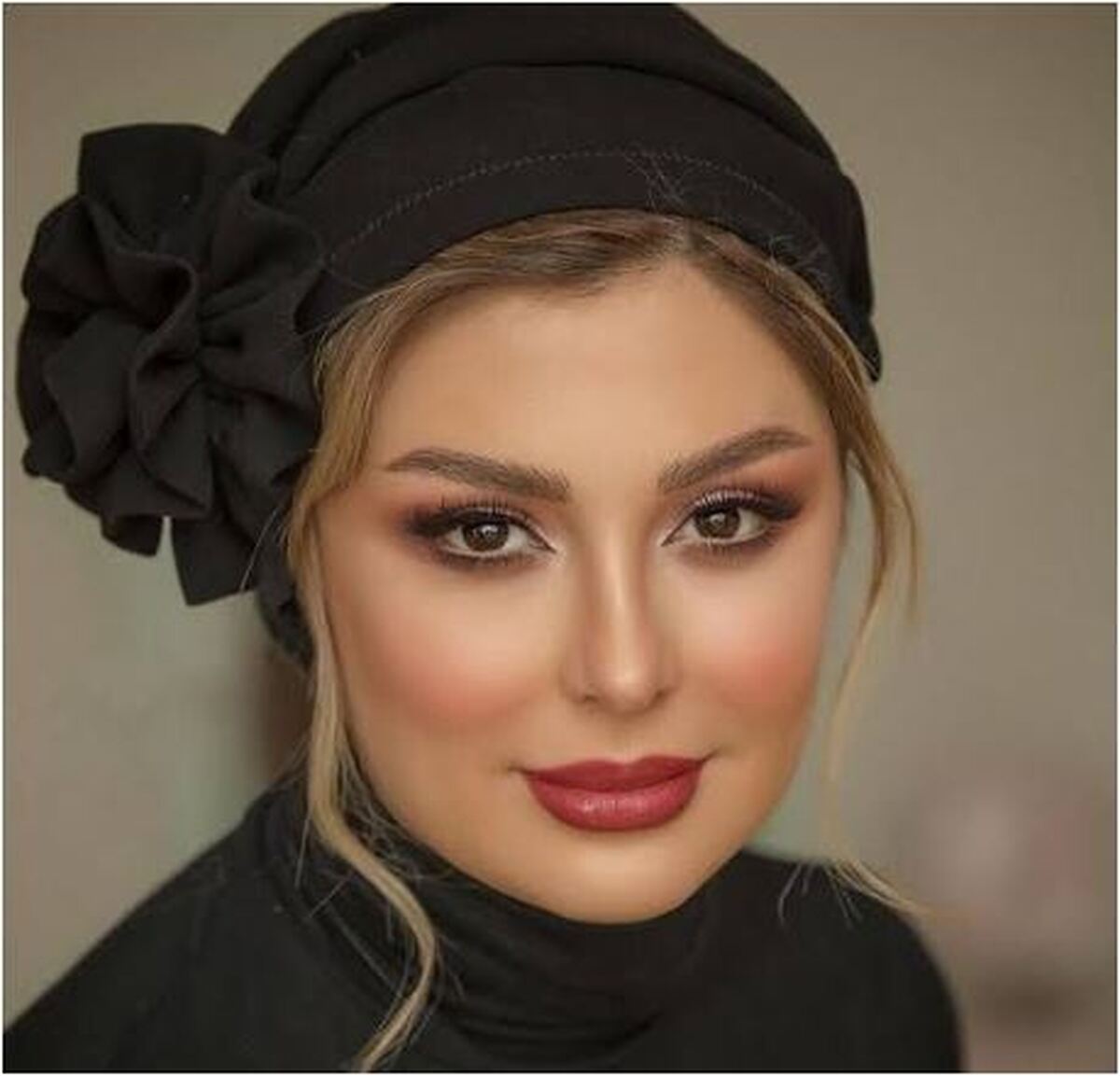 میکاپ خلیجی و تو چشم نیوشا ضیغمی توجه طرفدارانش را به خود جلب کرد/عروسیه؟