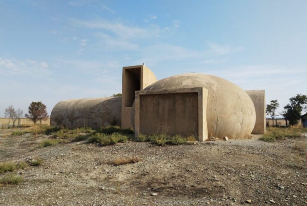 نگاهی به بنای جذاب با معماری سوئیسی رها شده در کرج+تصاویر