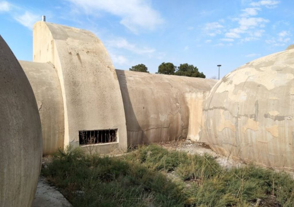 نگاهی به بنای جذاب با معماری سوئیسی رها شده در کرج+تصاویر