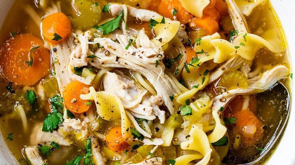 طرز پخت سوپ نودل مرغ و سبزیجات به سبک ستوران‌های معروف پایتخت