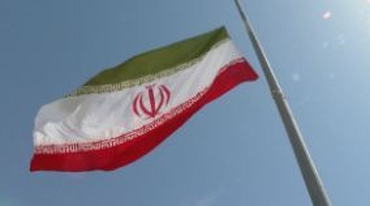 اهتزار پرچم جمهوری اسلامی ایران در بندرعباس