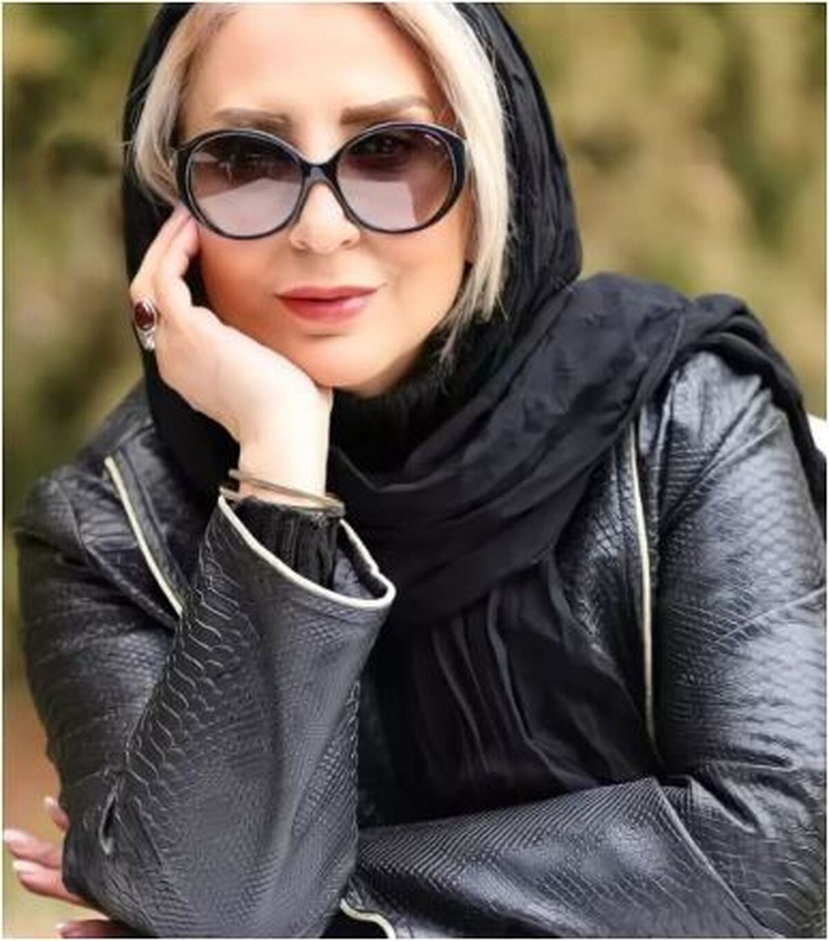 مرجانه گلچین با یک ژست نادر گردنبندش رو توی چشم مردم کرد! +عکس