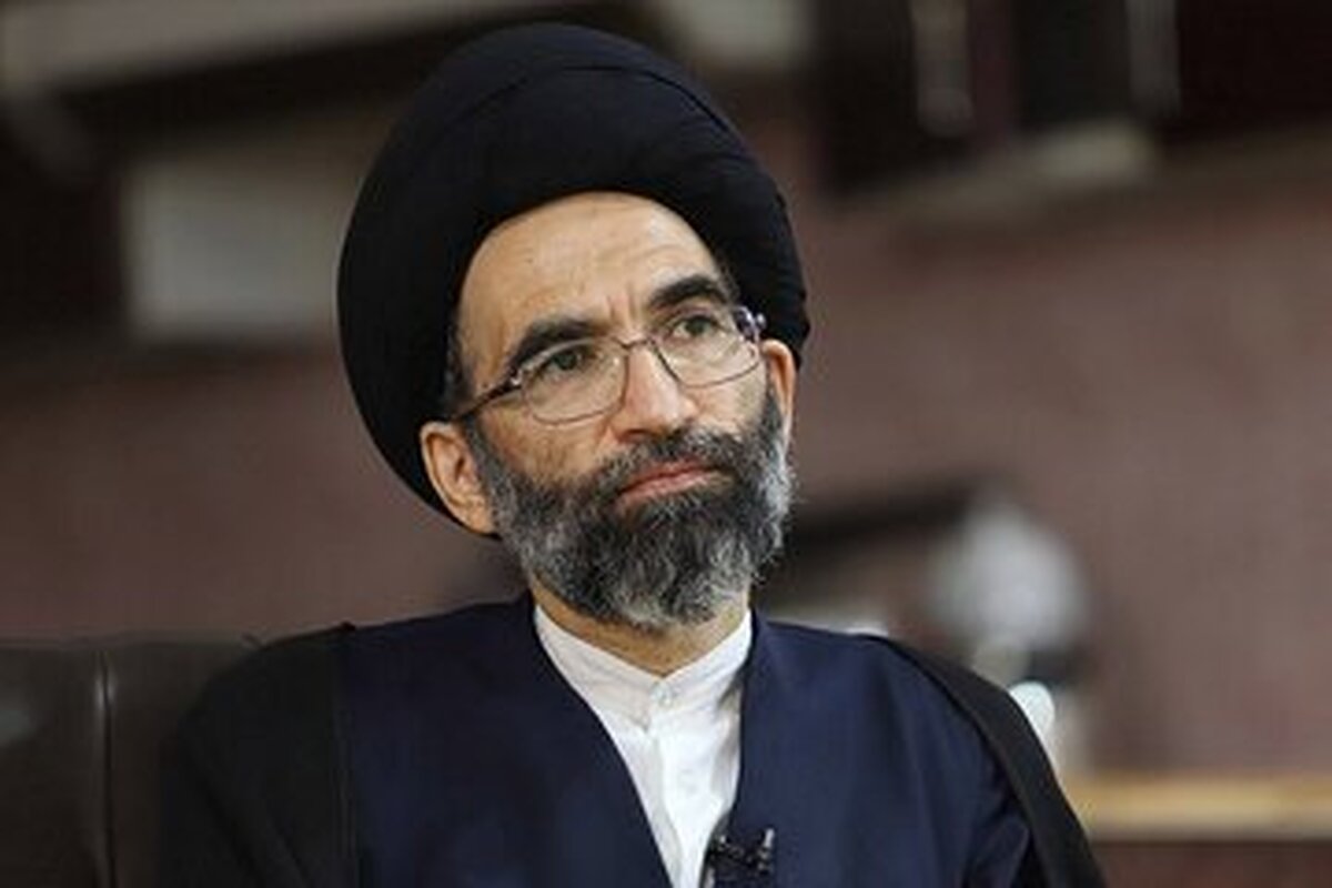 حضور میدانی امام جمعه کاشان برای انجام نهی از منکر در اماکن شلوغ توریستی این شهر