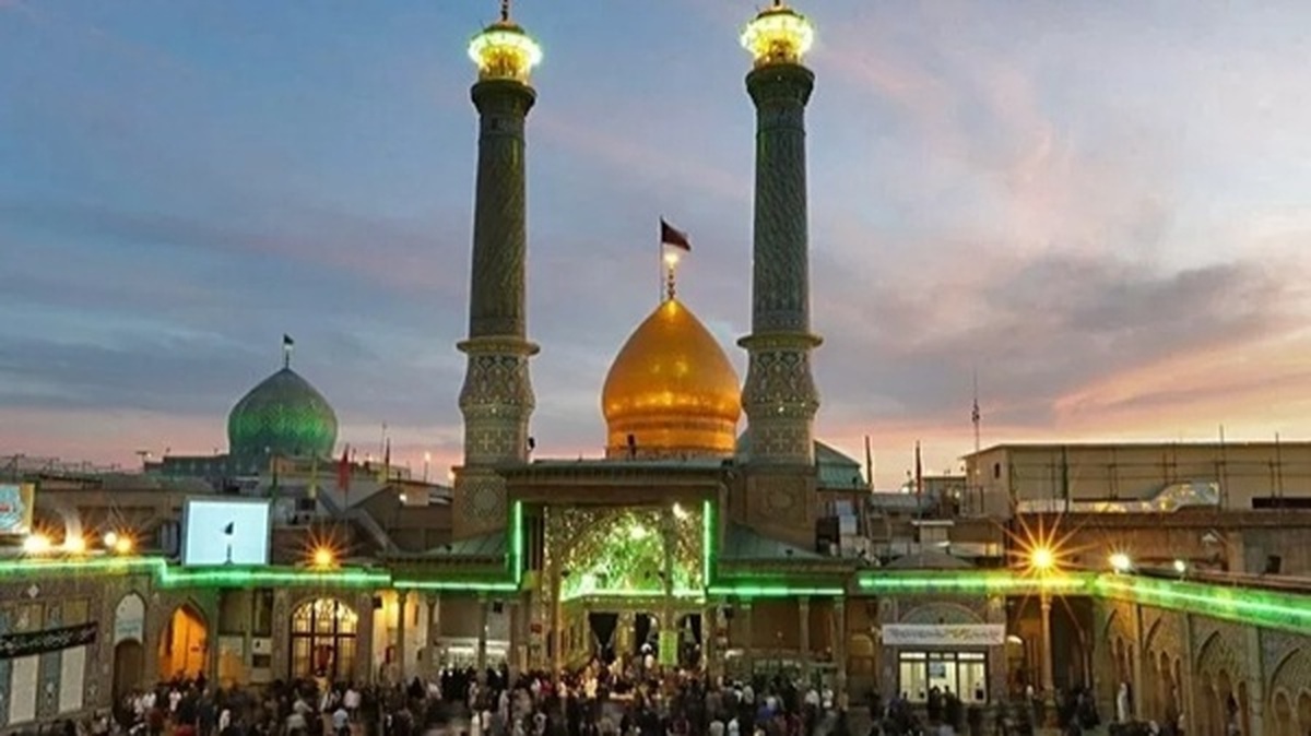 قرائت دعای کمیل در حرم سیدالکریم