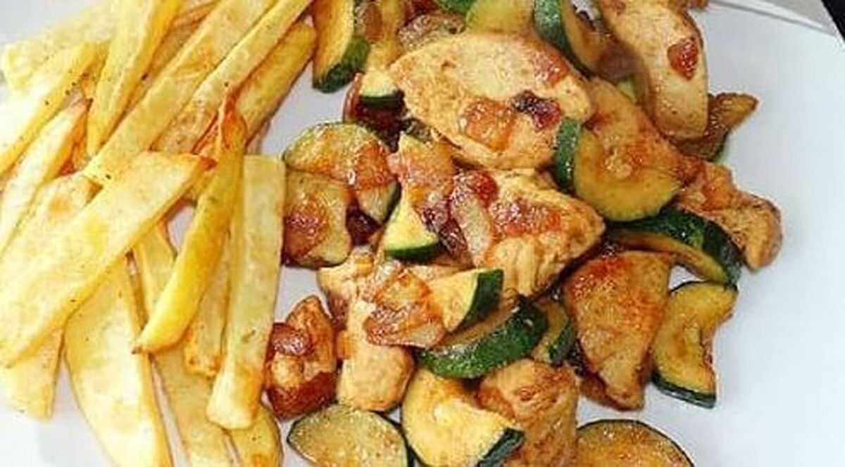 خوراک مرغ و کدو سبز ترکیبی رژیمی و ساده برای شام