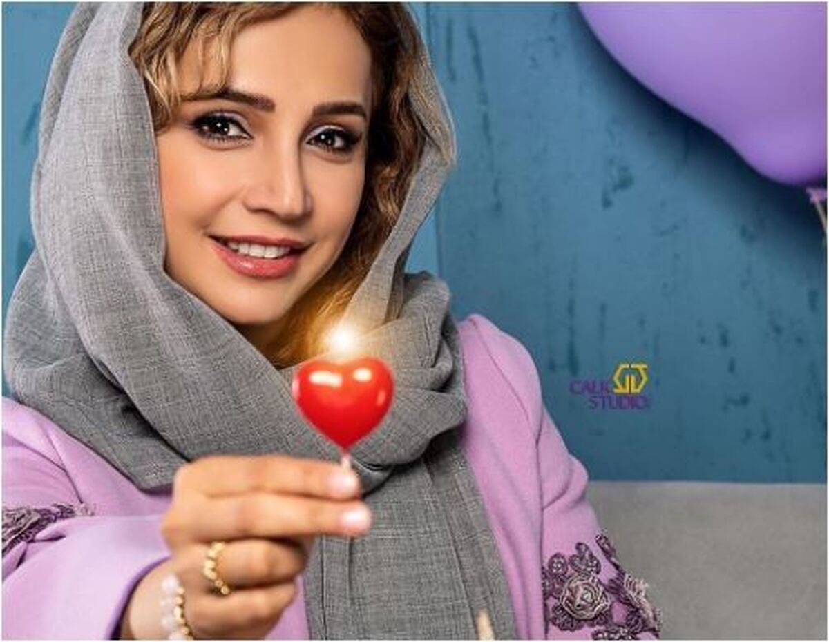سلفی خاص شبنم قلی خانی کنار مجمسه اش/شباهتشون مو نمیزنه!