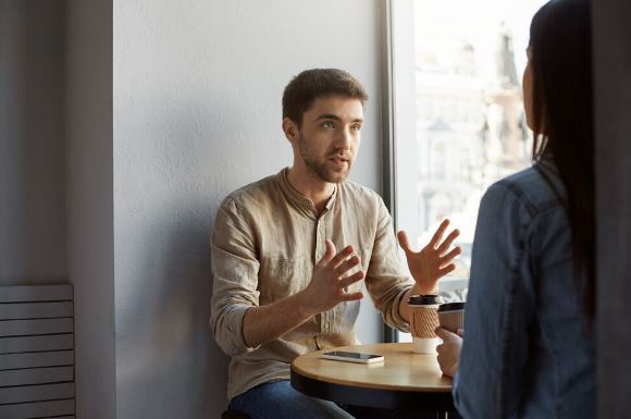 چگونه در برخورد اول با زبان بدن خود تأثیر مثبت روی دیگران بگذاریم؟
