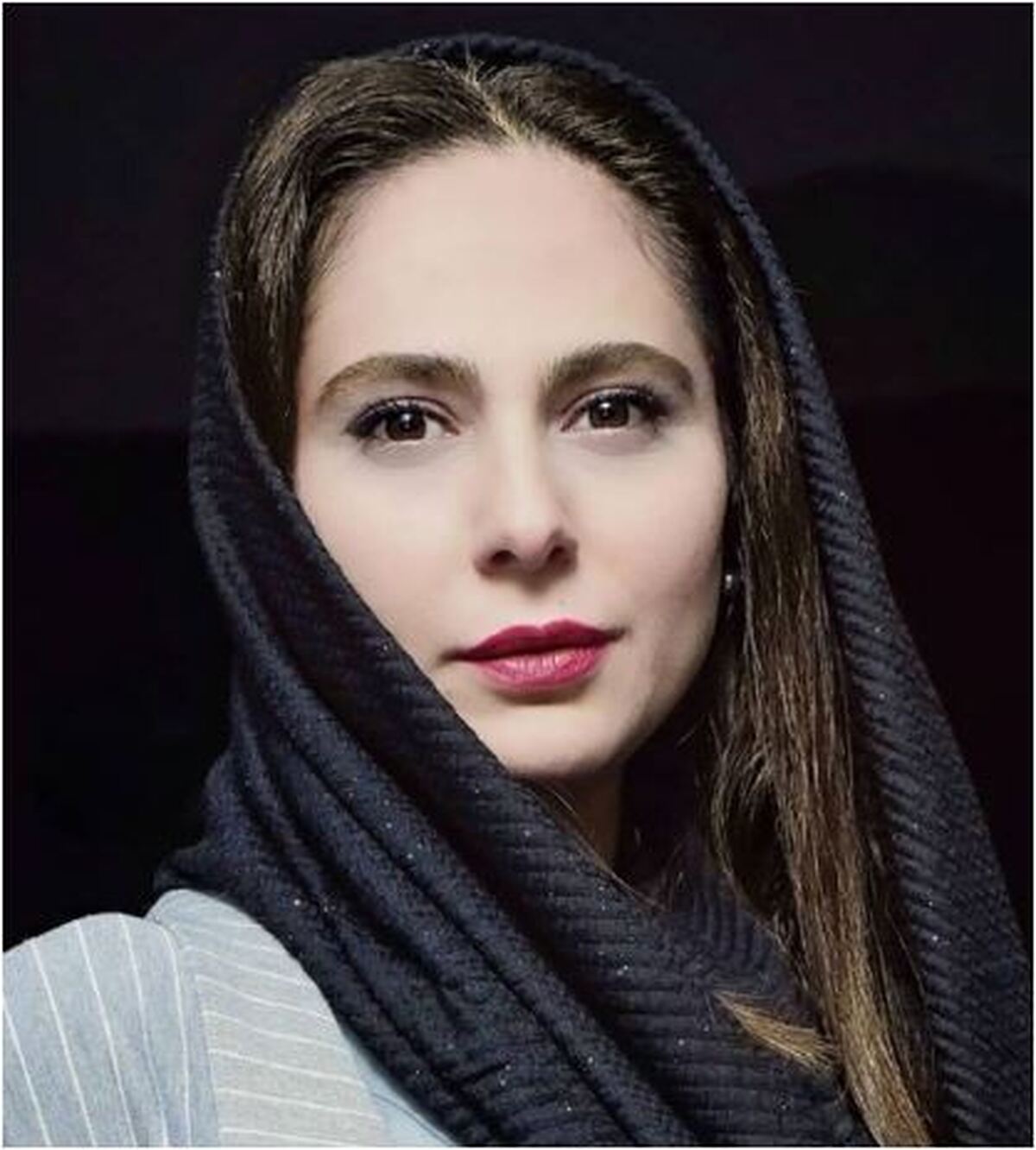 تصویر شکار شده از گشت و گذار شبانه دو نفره مهدی پاکدل و همسر هنرمندش