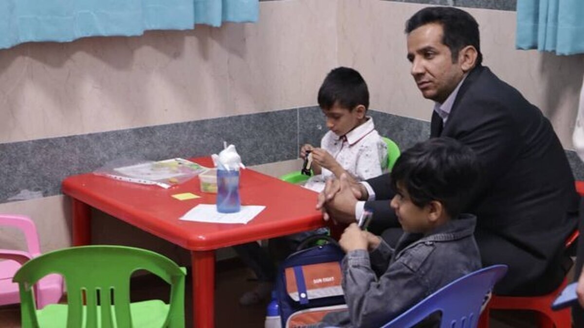 کودکان اوتیسم نیازمند خدمات جامع درمانی و آموزشی هستند