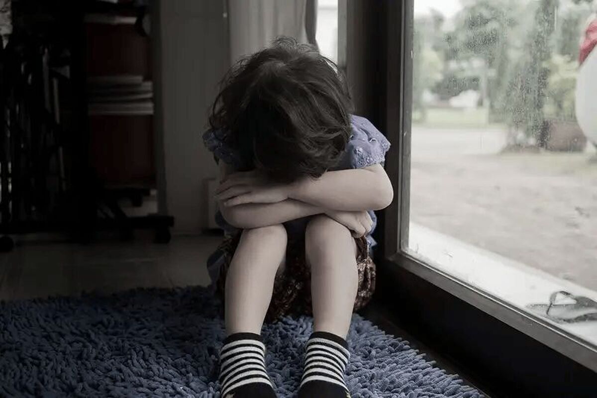 آزار یا بی‌توجهی به کودک چه آسیبی برای بزرگسالی آنان دارد؟
