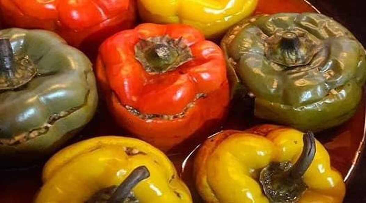 دلمه فلفل دلمه‌ای بهترین گزینه برای خوش رنگ و لعاب شدن سفره مهمانی