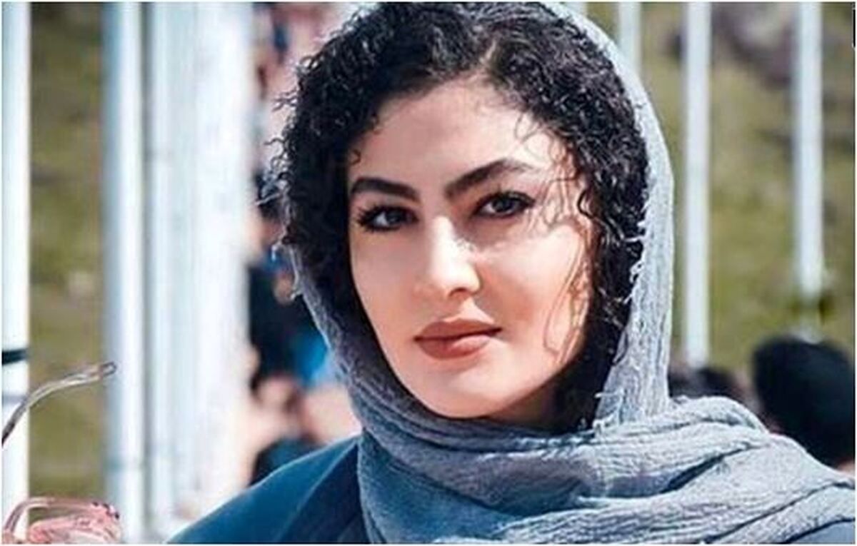 سلفی آیینه‌ای مریم مومن در آرایشگاه بعد از میکاپ عروسی اش!