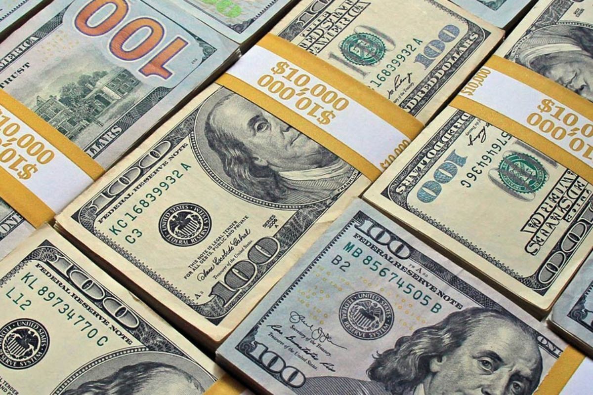 وضعیت فروش ارز در بازار تجاری از ابتدای سال ۱۴۰۴