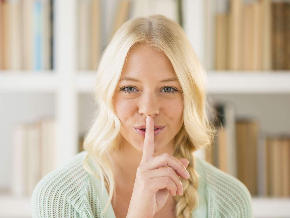 با صحبت نکردن درباره‌ مسائل، وجهه اجتماعی خود را حفظ کنید