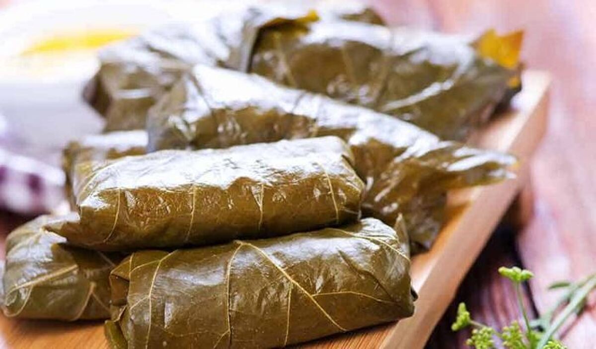 طرز پخت دلمه برگ مو مخصوص پیک نیک و طبیعت گردی