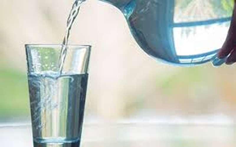 فواید نوشیدن آب داغ ناشتا