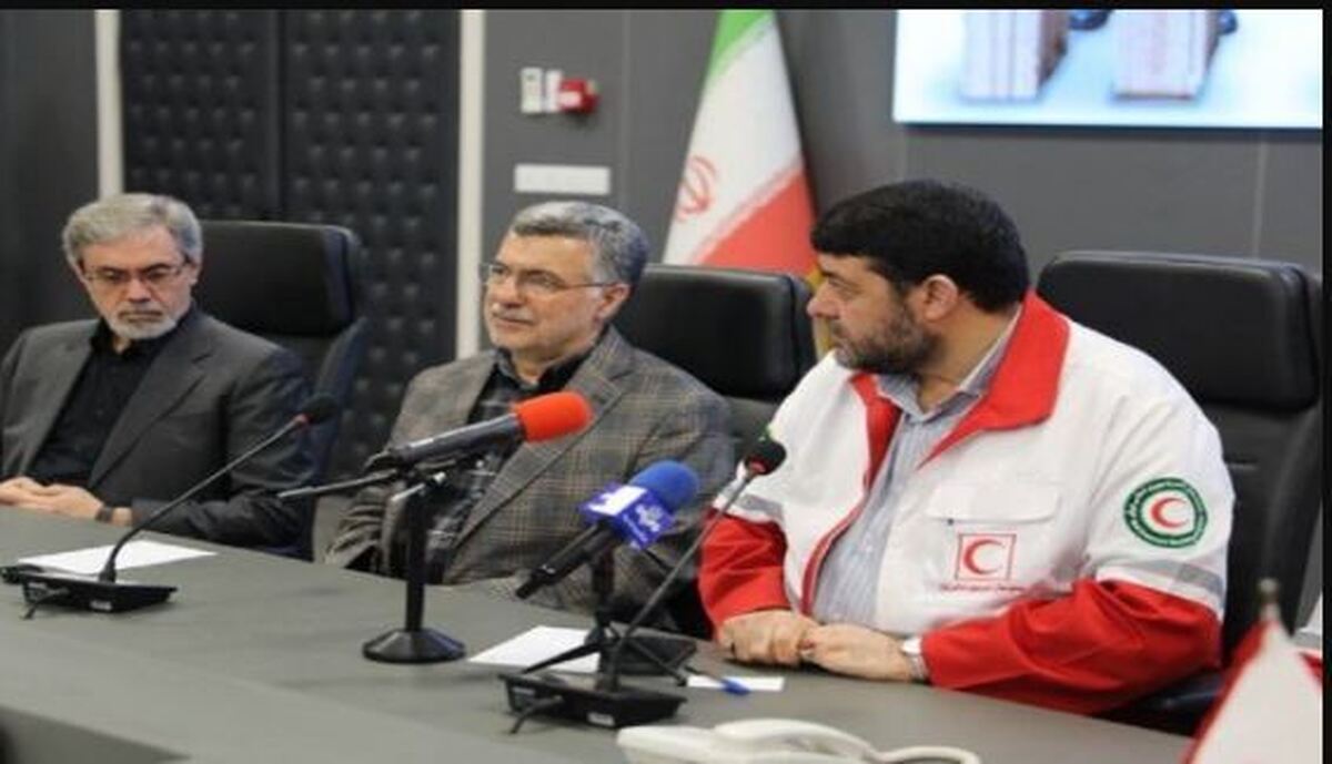 بازدید وزیر بهداشت از مرکز هوشمند رصد اطلاعات و داده‌کاوی هلال احمر