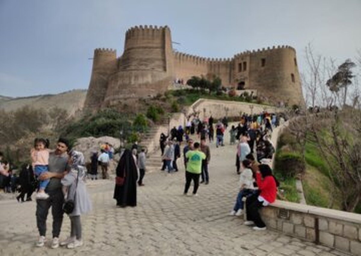 ۱۲ هزار گردشگر از قلعه فلک‌الافلاک دیدن کردند