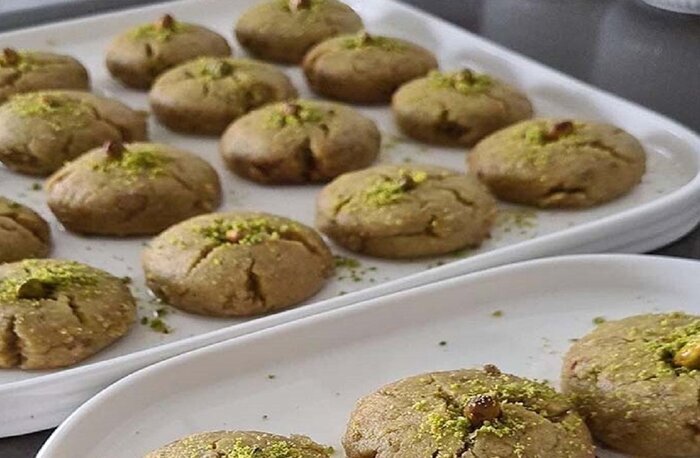 آموزش مرحله به مرحله برای تهیه خوشمزه‌ترین و مقوی‌ترین شیرینی اصیل تبریز؛ قرابیه پسته
