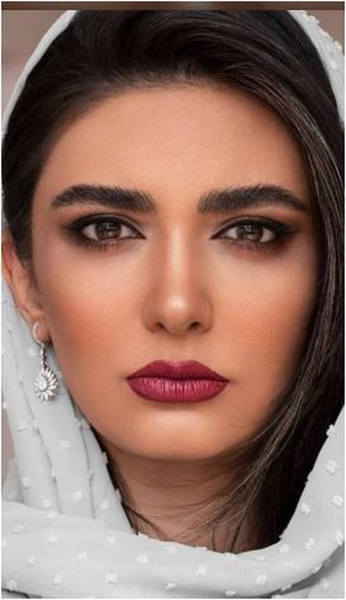 نگاهی به آخرین استایل زمستانه لیندا کیانی با کلاه و پافر+عکس